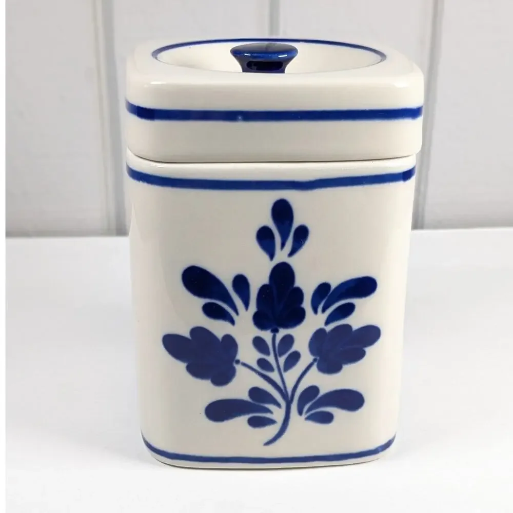 VTG Blue and White Floral Single Canister Jar with Lid Daeware Stoneware 5.75in
